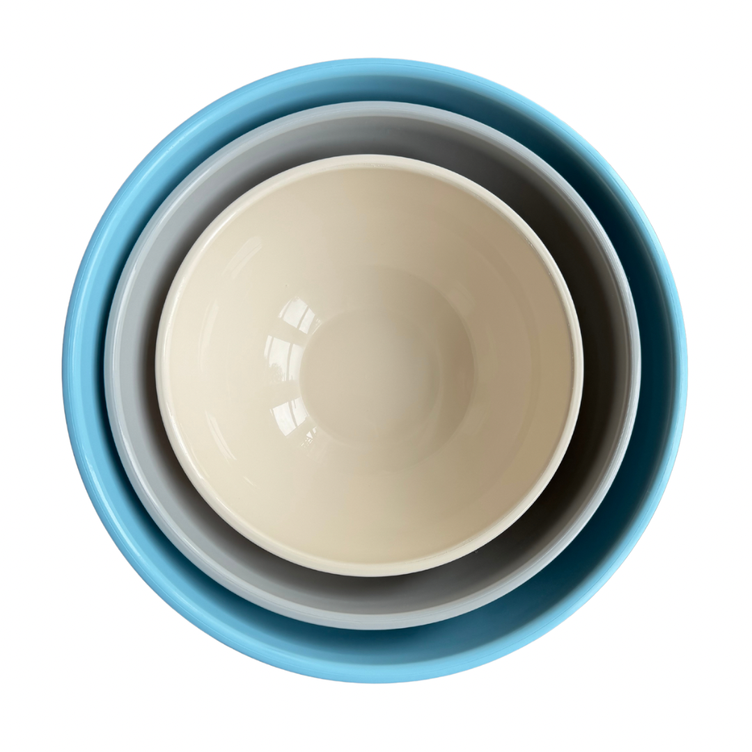 Blue serving bowls with lids (hire)